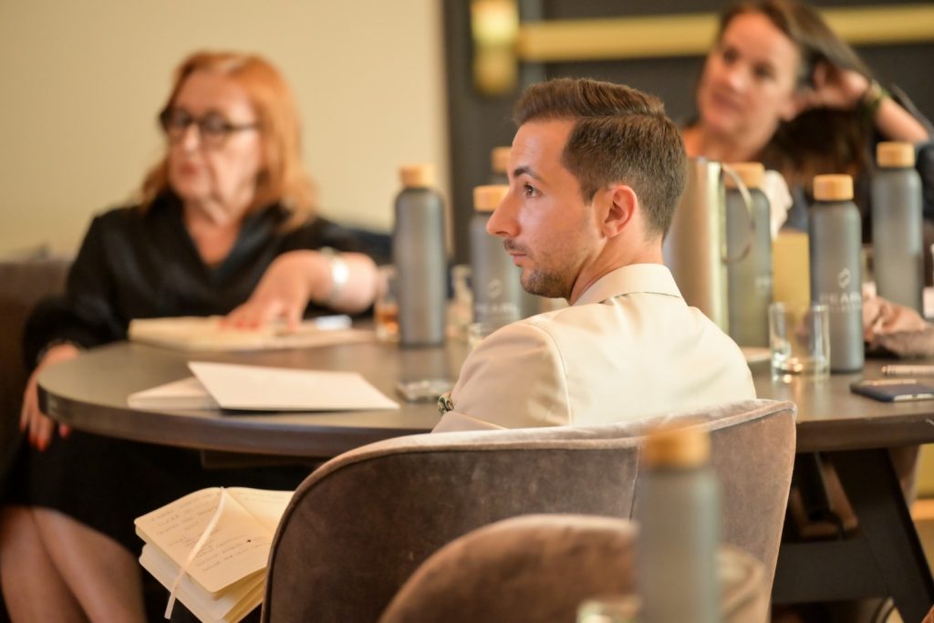 Mastering Delegation: How to Build a High-Performing Team Image